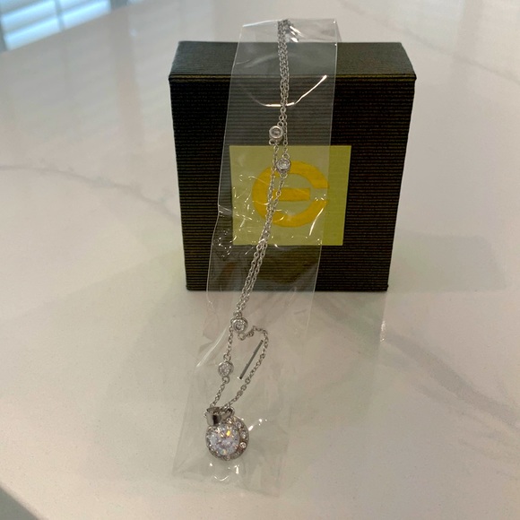 Beautiful necklace with pendant - Picture 2 of 3